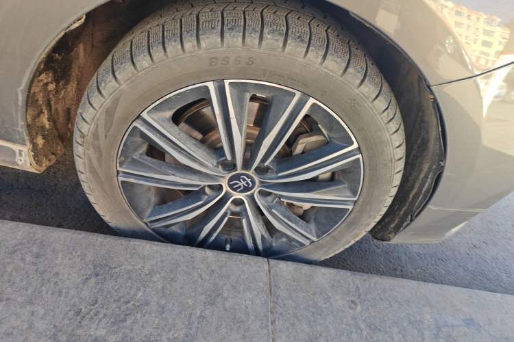 Used BYD Song MAX New Energy 2019 DM 1.5T Smart Connect Zhiyao Model 6-Seater China V Emission Standard Right Front Wheel Hub