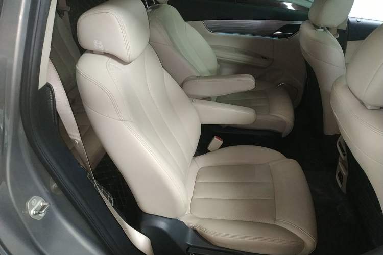 Used BYD Song MAX New Energy 2019 DM 1.5T Smart Connect Zhiyao Model 6-Seater China V Emission Standard Right Rear Seat