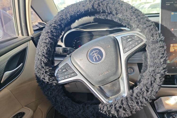 Used BYD Song MAX New Energy 2019 DM 1.5T Smart Connect Zhiyao Model 6-Seater China V Emission Standard Steering Wheel