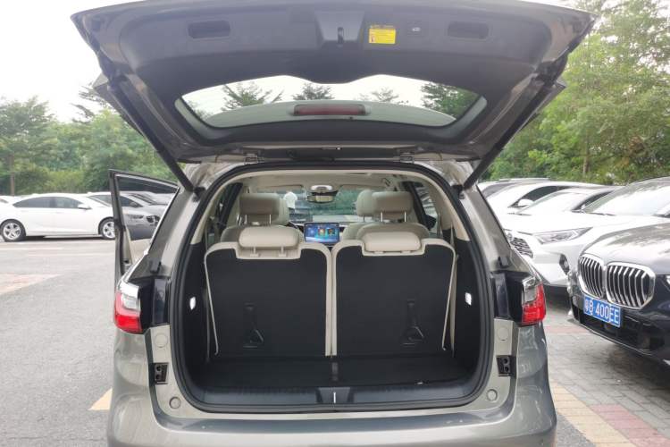Used BYD Song MAX New Energy 2019 DM 1.5T Smart Connect Zhiyao Model 6-Seater China V Emission Standard Trunk