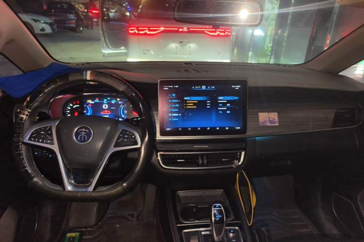 Used BYD Song MAX New Energy 2019 DM 1.5T Smart Connect Enjoyment Model 7 Seats China VI Standard Center Console