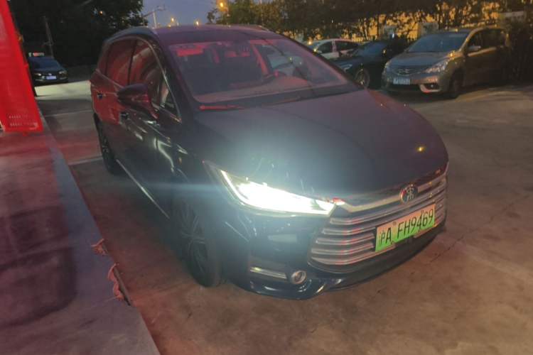 Used BYD Song MAX New Energy 2019 DM 1.5T Smart Connect Enjoyment Model 7 Seats China VI Standard Front Right 45 Deg