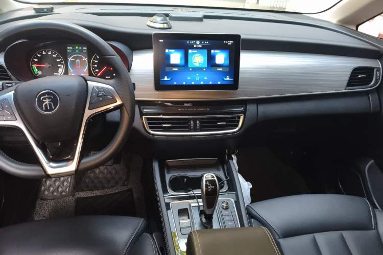 Used BYD Song MAX New Energy 2019 DM 1.5T Smart Connect Advanced Model 6 Seats China V Standard Audio And AC Panel