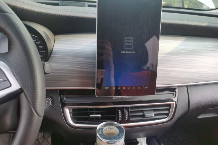 Used BYD Song MAX New Energy 2019 DM 1.5T Smart Connect Advanced 6-Seater China VI Standard Audio And AC Panel