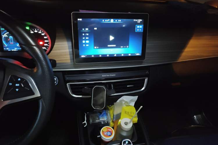 Used BYD Song MAX New Energy 2019 DM 1.5T Smart Connect Advanced 6-Seater China VI Standard Audio And AC Panel