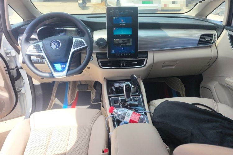 Used BYD Song MAX New Energy 2019 DM 1.5T Smart Connect Zhiyao Model 6 Seats China VI Standard Center Console