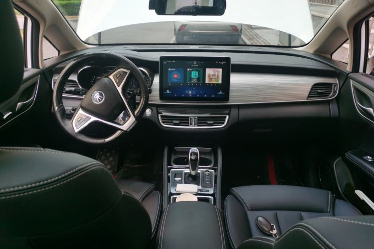 Used BYD Song MAX New Energy 2019 DM 1.5T Smart Connect Enjoyment Model 7 Seats China VI Standard Center Console