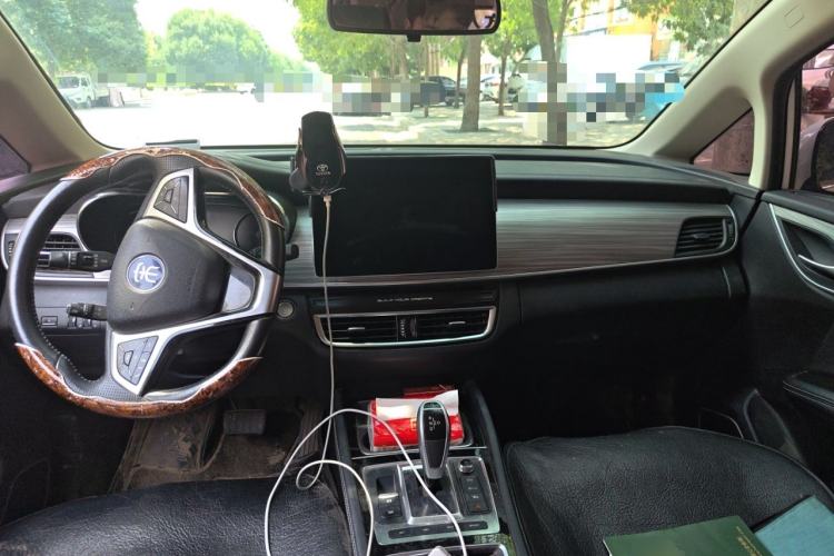 Used BYD Song MAX New Energy 2019 DM 1.5T Smart Connect Enjoyment Model 6 Seats China VI Standard Center Console