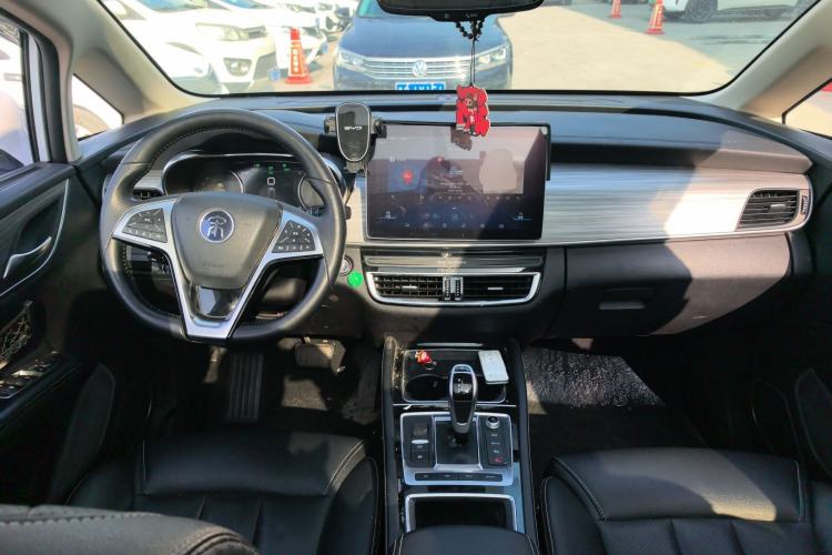 Used BYD Song MAX New Energy 2019 DM 1.5T Smart Connect Zhiyao Model 7 Seats China V Emission Standard Center Console