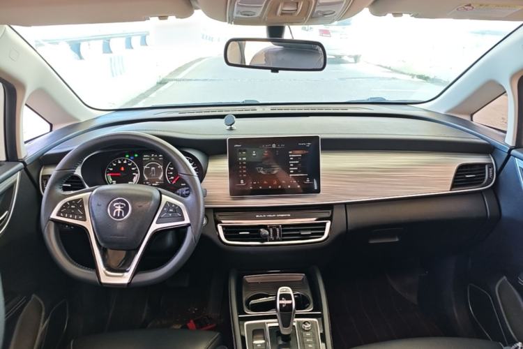 Used BYD Song MAX New Energy 2019 DM 1.5T Smart Connect Advanced 7-Seater China VI Standard Center Console