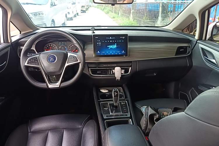 Used BYD Song MAX New Energy 2019 DM 1.5T Smart Connect Advanced 7-Seater China VI Standard Center Console