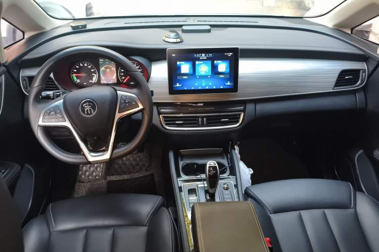 Used BYD Song MAX New Energy 2019 DM 1.5T Smart Connect Advanced Model 6 Seats China V Standard Center Console