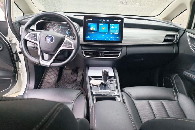 Used BYD Song MAX New Energy 2019 DM 1.5T Smart Connect Zhiyao Model 7 Seats China V Emission Standard Center Console