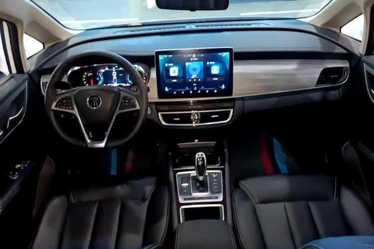 Used BYD Song MAX New Energy 2019 DM 1.5T Smart Connect Enjoyment Model 6 Seats China VI Standard Center Console