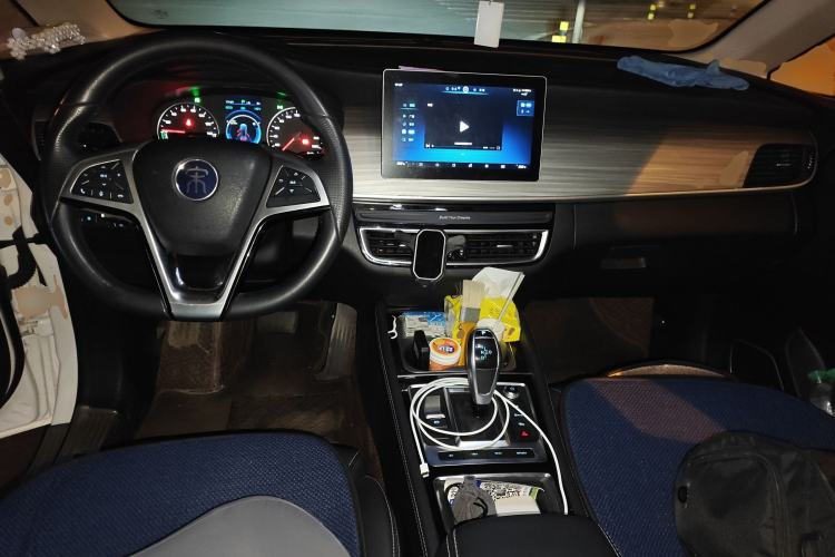 Used BYD Song MAX New Energy 2019 DM 1.5T Smart Connect Advanced 6-Seater China VI Standard Center Console