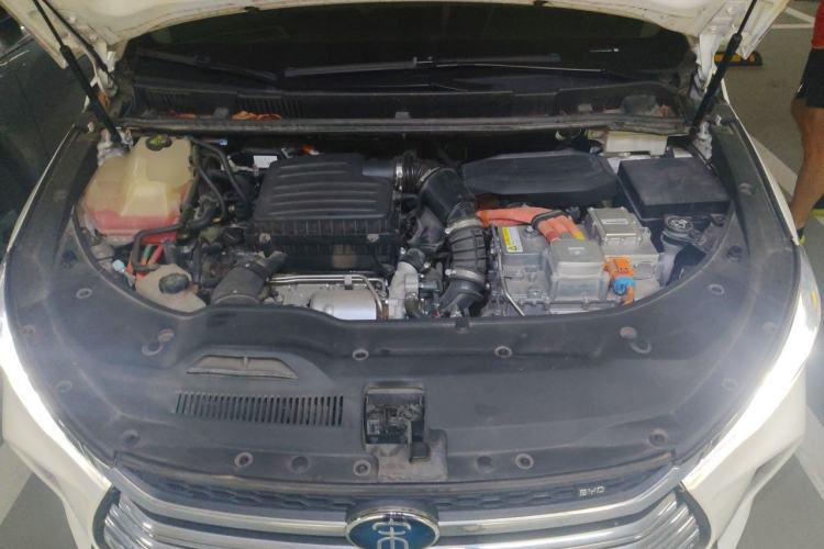 Used BYD Song MAX New Energy 2019 DM 1.5T Smart Connect Zhiyao Model 7 Seats China V Emission Standard Engine Bay