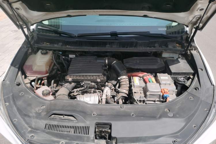 Used BYD Song MAX New Energy 2019 DM 1.5T Smart Connect Enjoyment Model 7 Seats China VI Standard Engine Bay