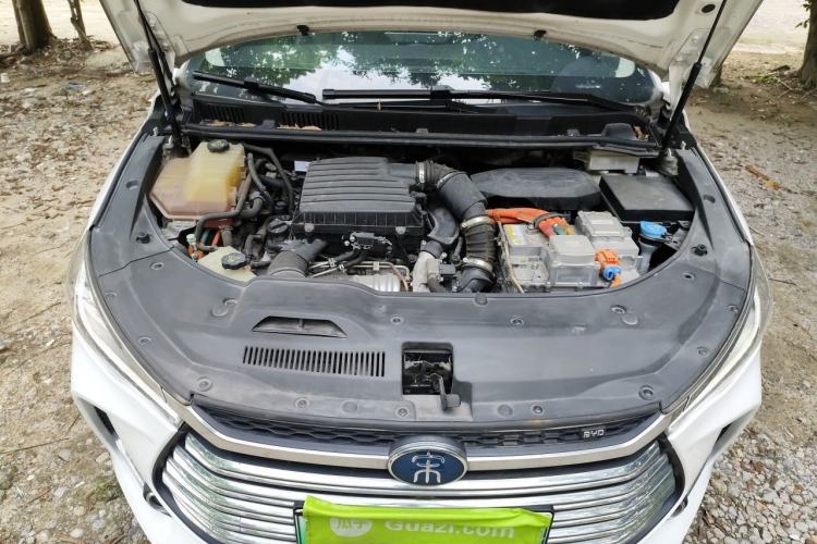Used BYD Song MAX New Energy 2019 DM 1.5T Smart Connect Advanced 7-Seater China VI Standard Engine Bay