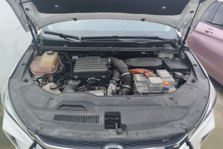 Used BYD Song MAX New Energy 2019 DM 1.5T Smart Connect Advanced 7-Seater China VI Standard Engine Bay