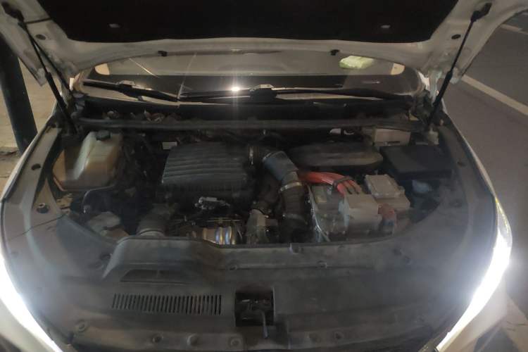 Used BYD Song MAX New Energy 2019 DM 1.5T Smart Connect Advanced 7-Seater China VI Standard Engine Bay