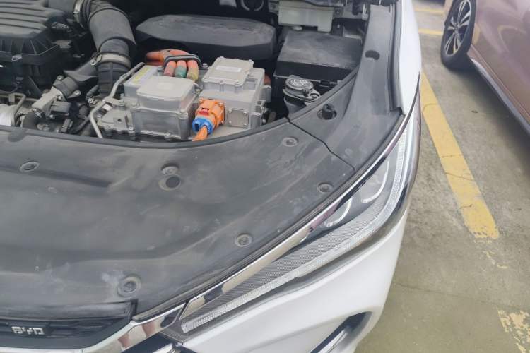Used BYD Song MAX New Energy 2019 DM 1.5T Smart Connect Advanced 7-Seater China VI Standard Engine Bay Left