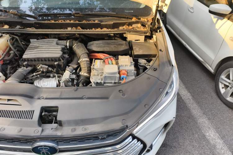 Used BYD Song MAX New Energy 2019 DM 1.5T Smart Connect Advanced 6-Seater China VI Standard Engine Bay Left