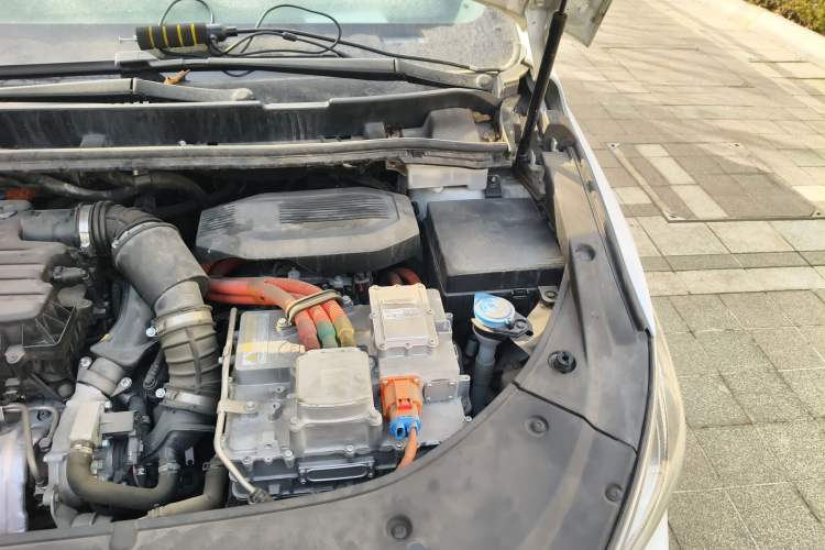 Used BYD Song MAX New Energy 2019 DM 1.5T Smart Connect Advanced 7-Seater China VI Standard Engine Bay Left