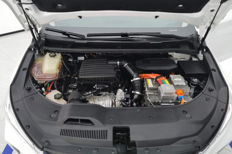 Used BYD Song MAX New Energy 2019 DM 1.5T Smart Connect Advanced 7-Seater China VI Standard Engine Bay