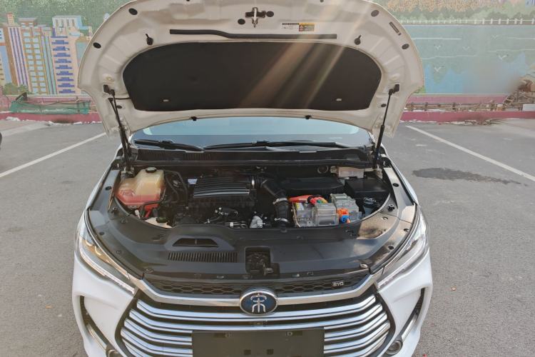 Used BYD Song MAX New Energy 2019 DM 1.5T Smart Connect Zhiyao Model 6 Seats China VI Standard Engine Bay