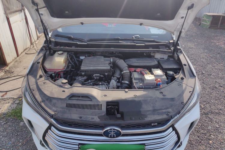 Used BYD Song MAX New Energy 2019 DM 1.5T Smart Connect Advanced 7-Seater China VI Standard Engine Bay