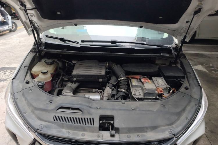 Used BYD Song MAX New Energy 2019 DM 1.5T Smart Connect Enjoyment Model 7 Seats China V Emission Standard Engine Bay