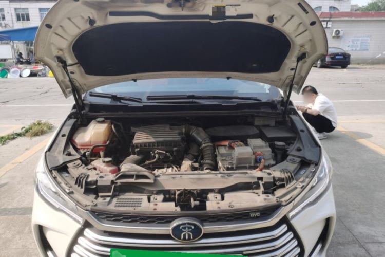 Used BYD Song MAX New Energy 2019 DM 1.5T Smart Connect Advanced 6-Seater China VI Standard Engine Bay