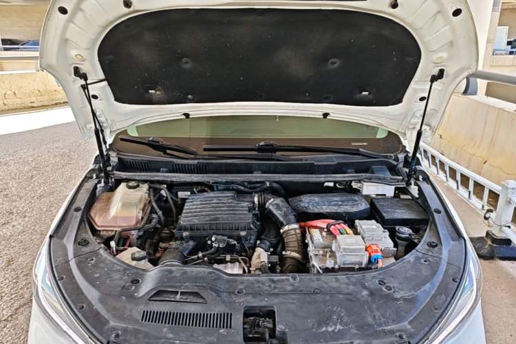 Used BYD Song MAX New Energy 2019 DM 1.5T Smart Connect Advanced 7-Seater China VI Standard Engine Bay