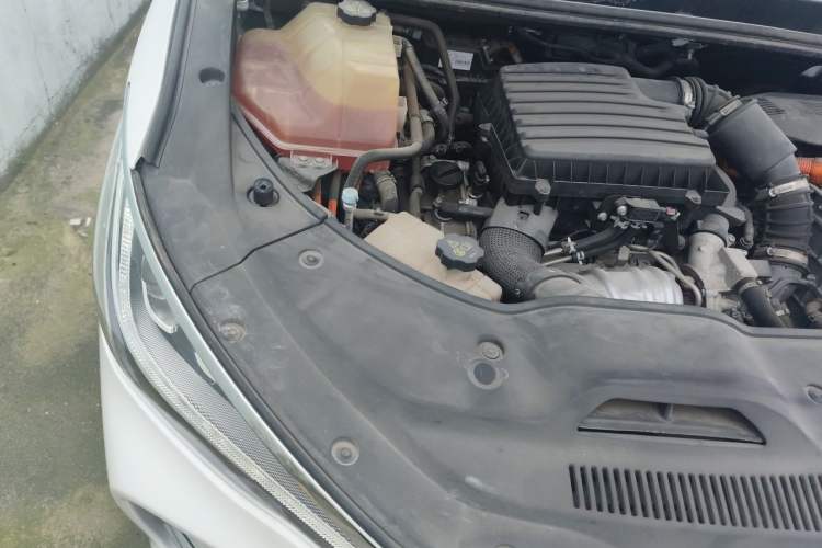 Used BYD Song MAX New Energy 2019 DM 1.5T Smart Connect Advanced 7-Seater China VI Standard Engine Bay Right