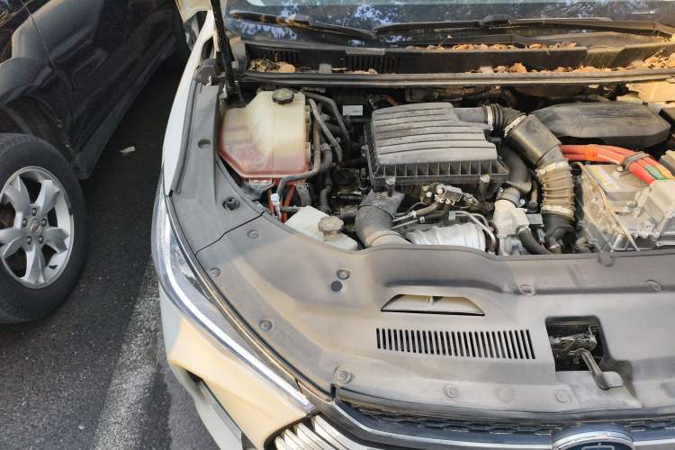 Used BYD Song MAX New Energy 2019 DM 1.5T Smart Connect Advanced 6-Seater China VI Standard Engine Bay Right