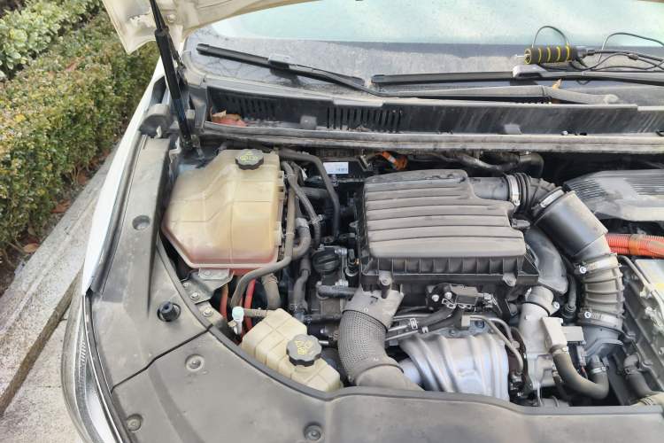 Used BYD Song MAX New Energy 2019 DM 1.5T Smart Connect Advanced 7-Seater China VI Standard Engine Bay Right