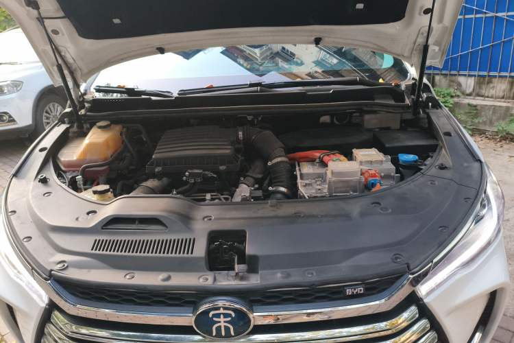 Used BYD Song MAX New Energy 2019 DM 1.5T Smart Connect Advanced Model 6 Seats China V Standard Engine Bay