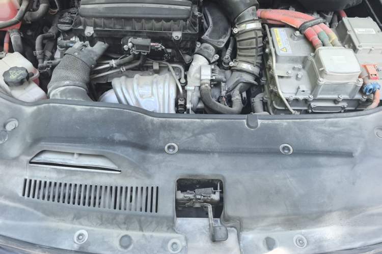 Used BYD Song MAX New Energy 2019 DM 1.5T Smart Connect Enjoyment Model 7 Seats China VI Standard Engine Bay