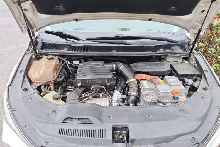 Used BYD Song MAX New Energy 2019 DM 1.5T Smart Connect Advanced 7-Seater China VI Standard Engine Bay