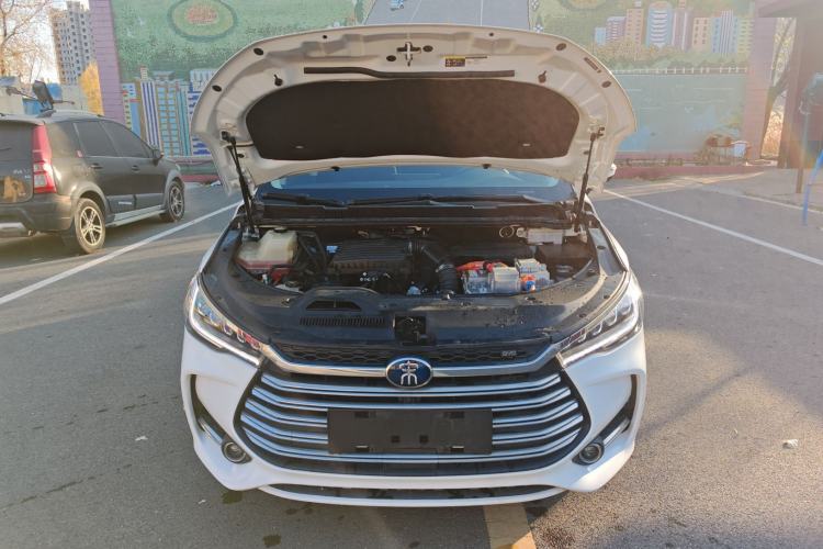 Used BYD Song MAX New Energy 2019 DM 1.5T Smart Connect Advanced 6-Seater China VI Standard Engine Bay