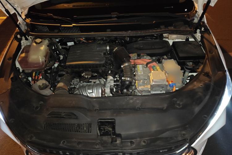 Used BYD Song MAX New Energy 2019 DM 1.5T Smart Connect Advanced 6-Seater China VI Standard Engine Bay