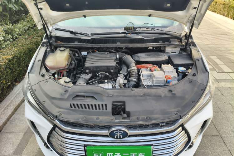 Used BYD Song MAX New Energy 2019 DM 1.5T Smart Connect Advanced 7-Seater China VI Standard Engine Bay