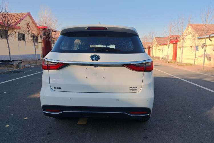 Used BYD Song MAX New Energy 2019 DM 1.5T Smart Connect Advanced 6-Seater China VI Standard Exterior 3