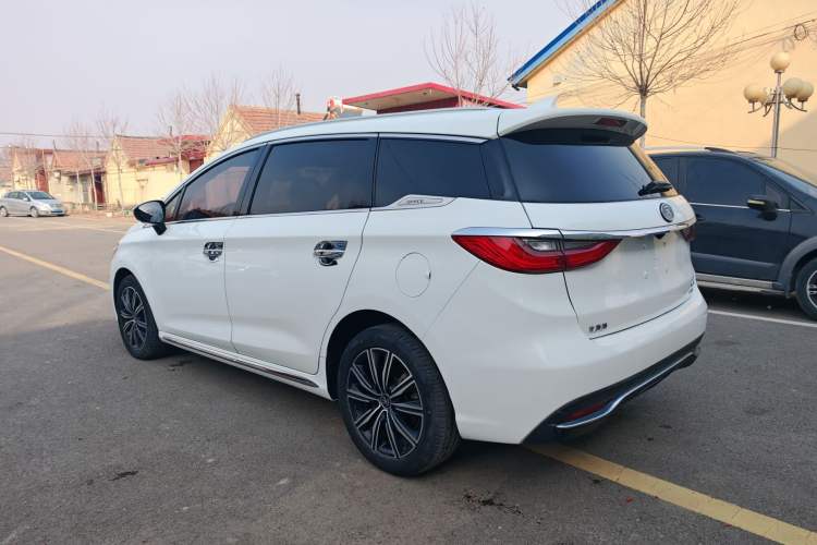 Used BYD Song MAX New Energy 2019 DM 1.5T Smart Connect Zhiyao Model 6 Seats China VI Standard Exterior 4