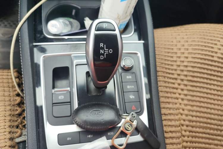 Used BYD Song MAX New Energy 2019 DM 1.5T Smart Connect Advanced 7-Seater China VI Standard Gear Lever