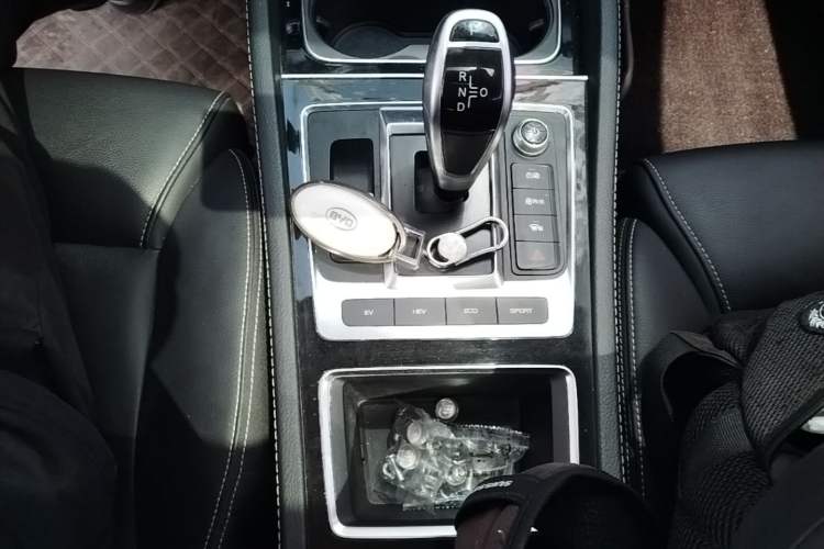 Used BYD Song MAX New Energy 2019 DM 1.5T Smart Connect Advanced 7-Seater China VI Standard Gear Lever
