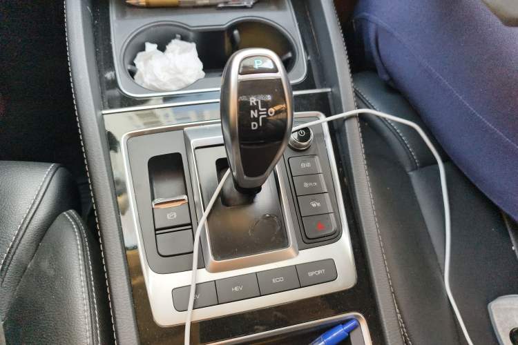 Used BYD Song MAX New Energy 2019 DM 1.5T Smart Connect Advanced 6-Seater China VI Standard Gear Lever