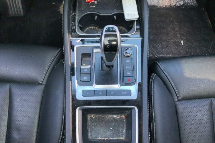 Used BYD Song MAX New Energy 2019 DM 1.5T Smart Connect Zhiyao Model 7 Seats China V Emission Standard Gear Lever