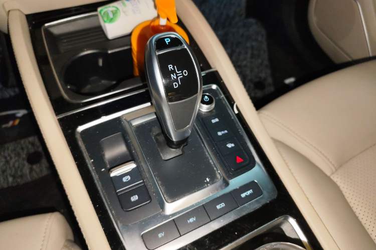 Used BYD Song MAX New Energy 2019 DM 1.5T Smart Connect Zhiyao Model 6 Seats China VI Standard Gear Lever