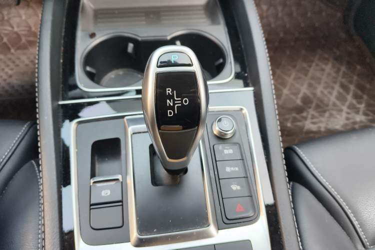 Used BYD Song MAX New Energy 2019 DM 1.5T Smart Connect Advanced 7-Seater China VI Standard Gear Lever